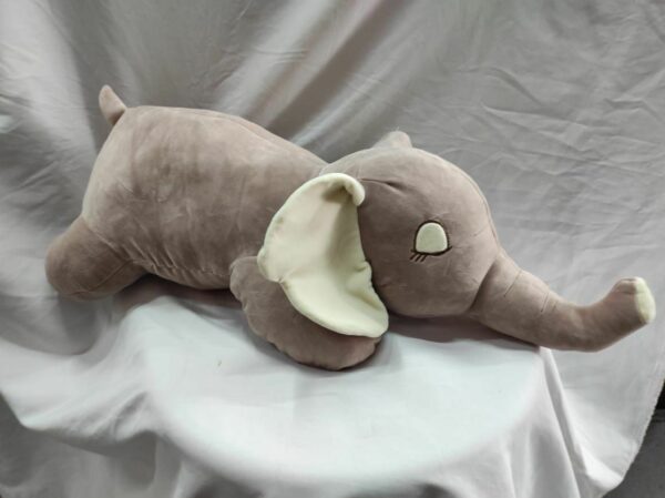 Elefante 70cm la nariz hasta los pies