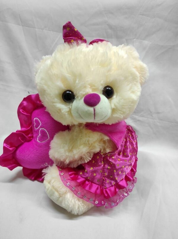 oso con vestido y corazón