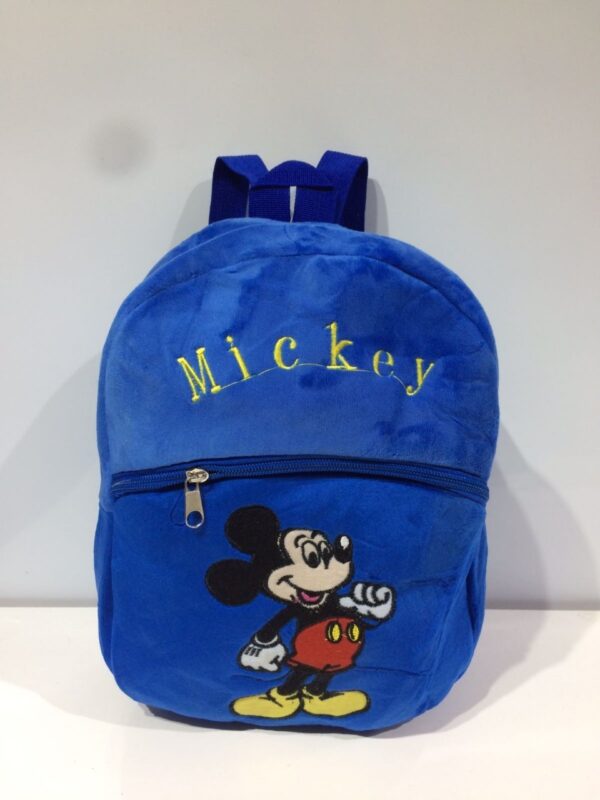 Mochila ratón con ropa
