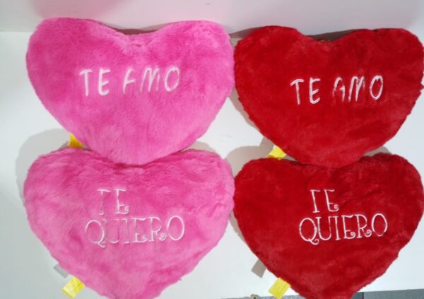 Almohadon corazón 2 colores 52cm