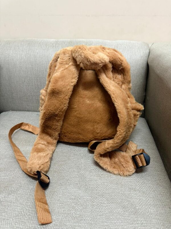 MOCHILA CAPIBARA CON BOLSILLO DE 30CM SUPER CALIDAD! - Imagen 2