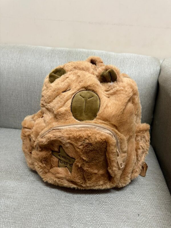 MOCHILA CAPIBARA CON BOLSILLO DE 30CM SUPER CALIDAD!