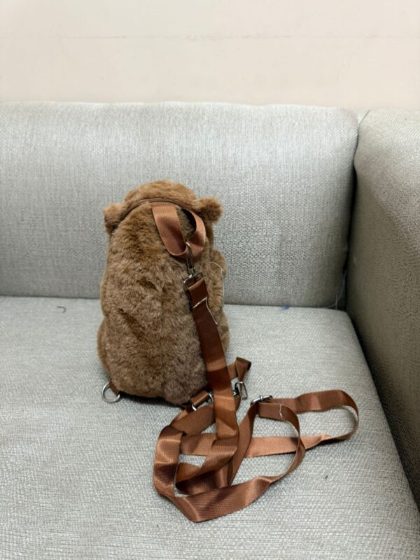 MOCHILA CAPIBARA 20 CM MORRAL RE CANCHERO! - Imagen 2