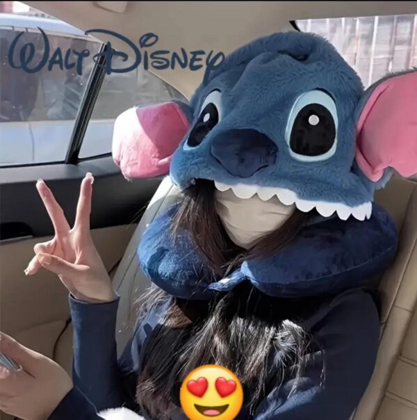CUELLO DE VIAJE CON GORRO STITCH  BELLO - Imagen 2