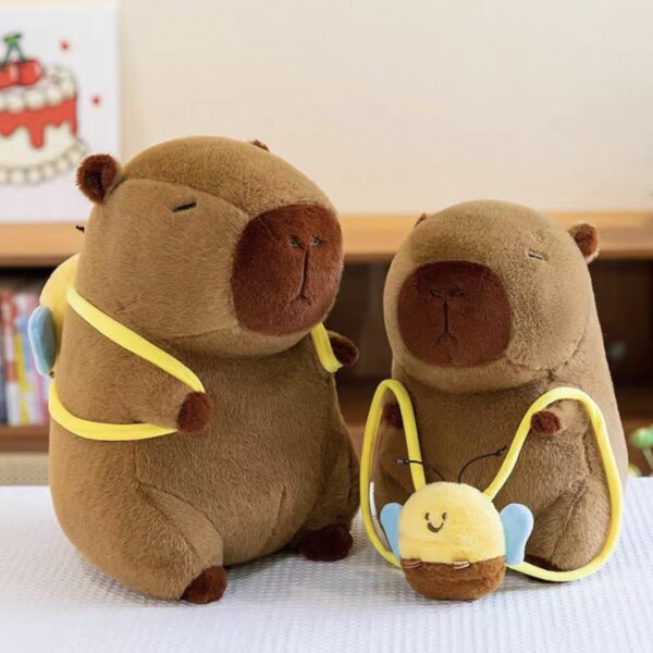 capybara mochila abeja 30cm