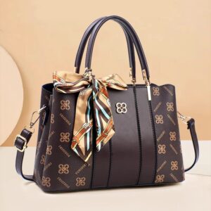 Cartera marca con dorado